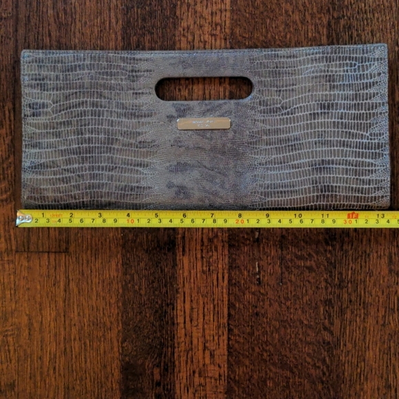 Michael Kors clutch with removable strap - Picture 11 of 12